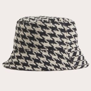 Houndstooth Patterned Bucket Hat